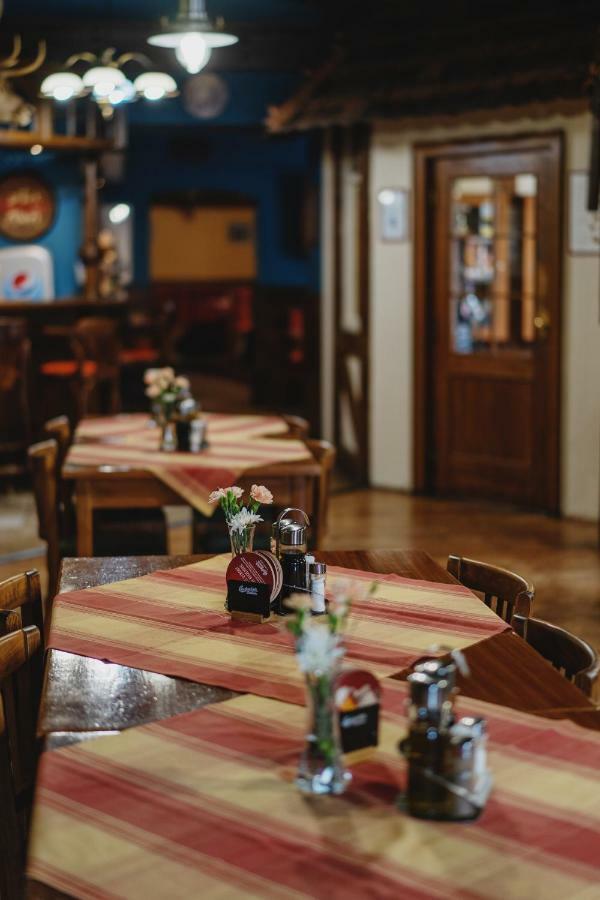 Hotel Taverna Javorník エクステリア 写真