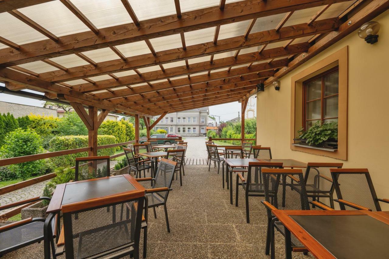 Hotel Taverna Javorník エクステリア 写真