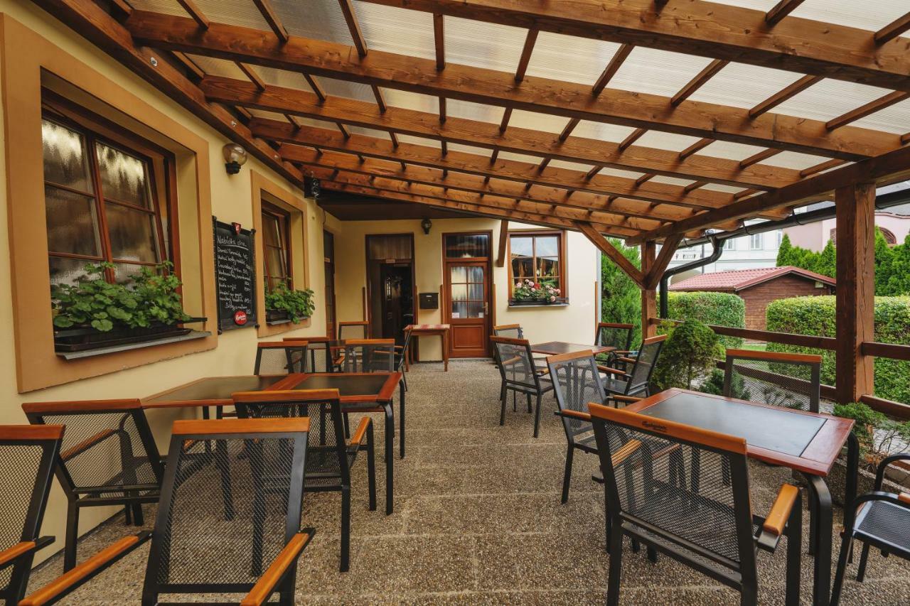 Hotel Taverna Javorník エクステリア 写真