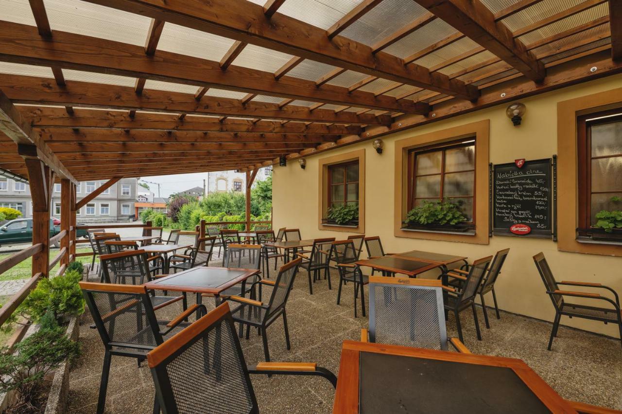 Hotel Taverna Javorník エクステリア 写真